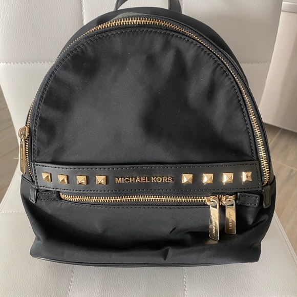 MICHEAL KORS BLACK AND GOLD MEDIUM KENLY BACKPACK - Picture 1 of 9